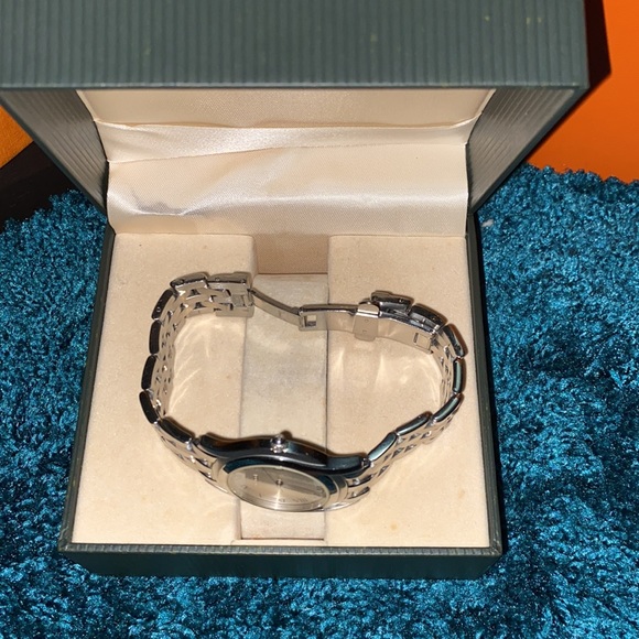 Gucci Watch Unisex Authentic - Picture 4 of 13